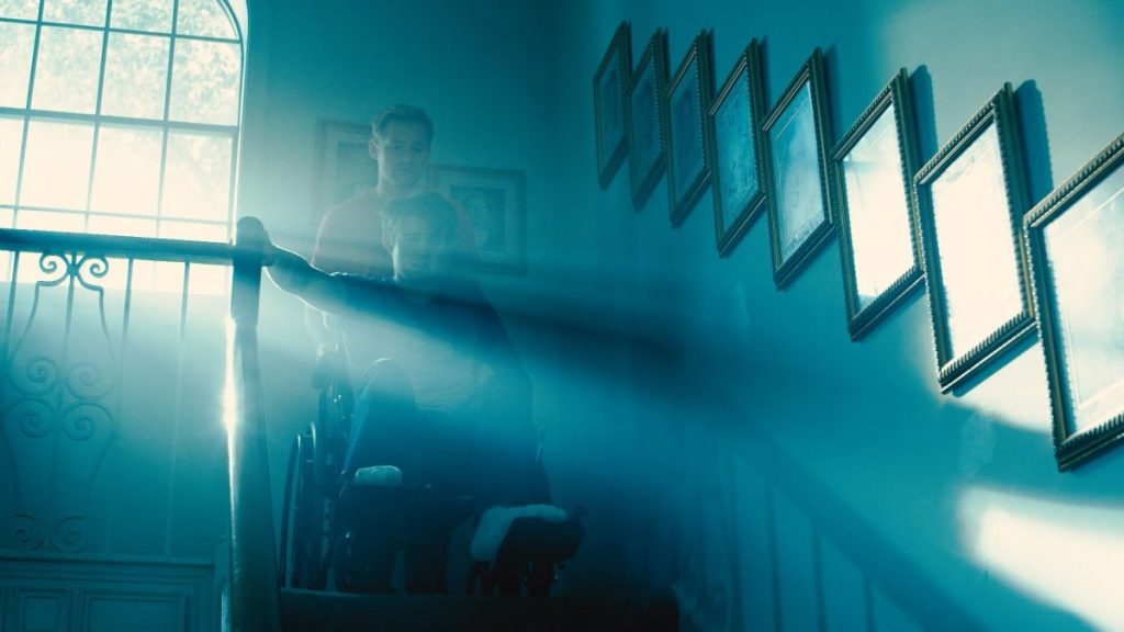 Hurricane Aaron is Howelling&nbsp;Through